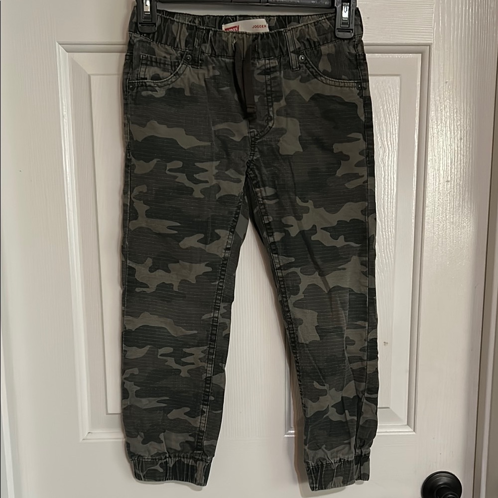 Levi's Faded Camo Jogger Pants